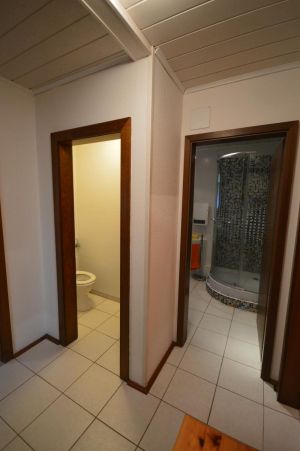 Das WC ist natürlich ein getrennter Raum