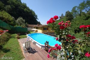 Bild 12: Villa Milena mit Swimmingpool und eingezäunten Garten in der Toskana