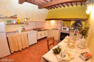 Bild 4: Villa Milena mit Swimmingpool und eingezäunten Garten in der Toskana
