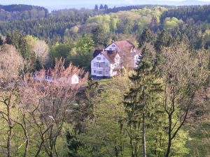 Blick vom Hang des Ravensbergs, dem höchsten Berg im Südharz mit Wintersportzentum und ausgedehntem Wanderwegenetz