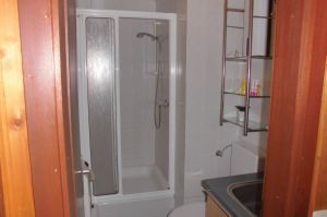 Dusche, 
WC,
Handtücher