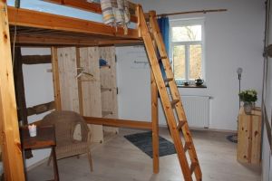 "Rustikales Stübchen" Hier finden auch noch ein bis zwei Kinder auf Gästebett oder Luftmatratze Platz.