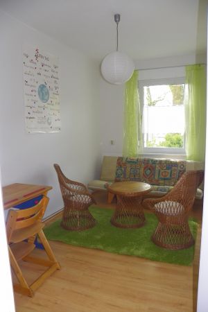 Besonders Jugendliche lieben das Ambiente mit Futon und Schreibtisch.