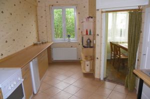 Die Küche bitet viel Platz.