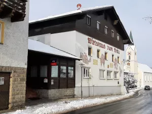 Wirtshaus "Zum Bräu" und Kirche
