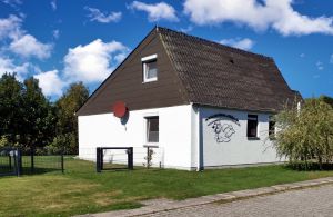 Ferienhaus direkt am Deich Das Ferienhaus steht direkt am Deich neben einem romantischen Badesee. Mehr Nordsee geht nicht.