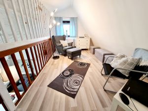 moderne, offene Galerie Die moderne Galerie ist offen gehalten und lädt zum Lesen ein. Hier befindet sich auch ein weiteres Einzelbett.
