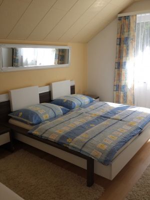 Liebevoll eingerichtetes Schlafzimmer