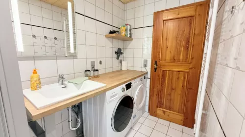  Tageslichtbad mit Badewanne