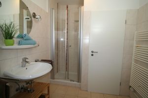 inkl. Waschmaschine u. Handtuchheizkörper