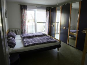 Schlafzimmer 1