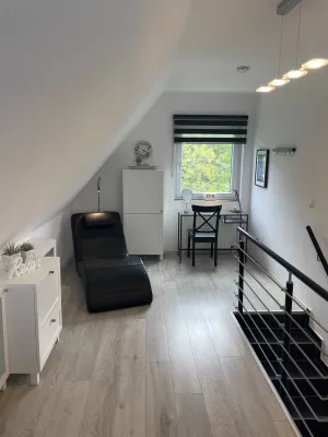 ...mit Leseliege und kl. Schreibtisch