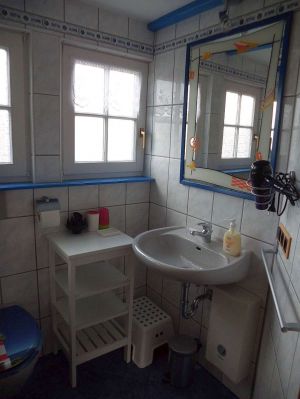 Bild 8: Hooksiel: Fewo MÖWE. Zentral, strandnah, ruhig gelegen, mit Balkon