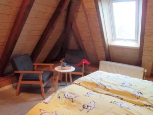 Bild 11: Hooksiel: Fewo MÖWE. Zentral, strandnah, ruhig gelegen, mit Balkon