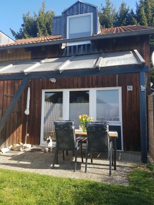 Außenansicht Außenansicht mit Garten und Terrasse