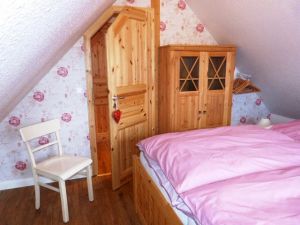 Schlafzimmer mit Doppelbett