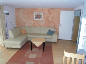 Wohnbereich mit ausziehbarem Sofa