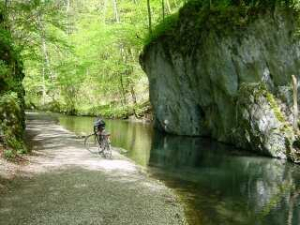 Wanderung durchs Glastal und anschließend zur Friedrichshöhle in Wimsen (einzig mit dem Kahn befahrene Schauhöhle Deuschlands).