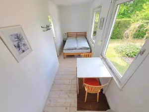Schlafzimmer und Essplatz