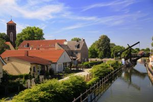 Bild 40: Freundliches Haus mitten im Seengebiet