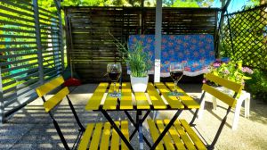 Überdachte Terrasse zum Entspannen