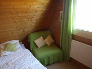 2tes Schlafzimmer mit 2 Betten und zusätzlichem vollwertigen Schlafsessel (mit Lattenrost und Matratze)