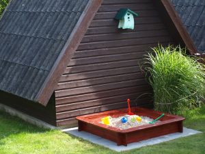 entspanntes buddeln / bauen zusätzlich steht eine Bademuschel bereit. Und zum einfachen befüllen, haben wir einen Außenwasseranschluss mit Warm-/Kaltwasser.