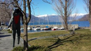 Ufer von Cannobio Von Orasso erreicht man nach 15km Cannobio am Lago Maggiore, wo man surfen, segeln, schwimmen, tauchen, aber auch einfach nur promenieren, essen und kaufen kann