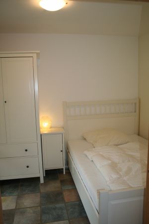 Schlafzimmer mit Ausgang in den Garten