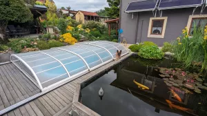 privater abdeckbarer Swimingpool mit Solarheizung