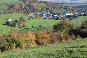 Auf dem Weg zur Dreifaltigkeitskapelle ein schöner Blick auf Immerath.