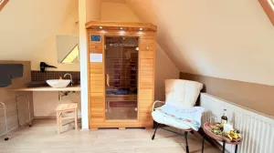 Bild 19: gemütliches DG Einraum Apartment Tannenwipfel mit Infrarotsauna und Garten