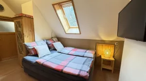 Bild 16: gemütliches DG Einraum Apartment Tannenwipfel mit Infrarotsauna und Garten