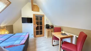 Bild 14: gemütliches DG Einraum Apartment Tannenwipfel mit Infrarotsauna und Garten