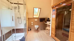 Bild 20: gemütliches DG Einraum Apartment Tannenwipfel mit Infrarotsauna und Garten