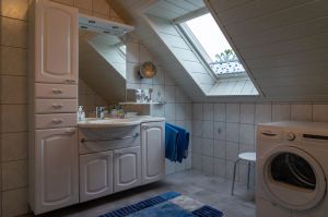 Bild 8: Luftkurort Werdum: Dachgeschoss-Fewo STEUERMANN mit Balkon und Garten