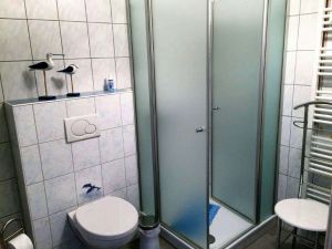 Bild 9: Luftkurort Werdum: Dachgeschoss-Fewo STEUERMANN mit Balkon und Garten