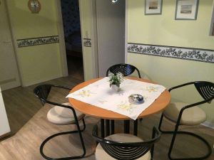 Bild 6: Luftkurort Werdum: Dachgeschoss-Fewo STEUERMANN mit Balkon und Garten