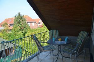 Bild 3: Luftkurort Werdum: Dachgeschoss-Fewo STEUERMANN mit Balkon und Garten