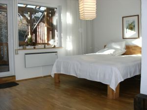 Schlafzimmer (Bett & Loggia)