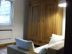 Wohnsimmer (Schrank und Schlafcouch)
