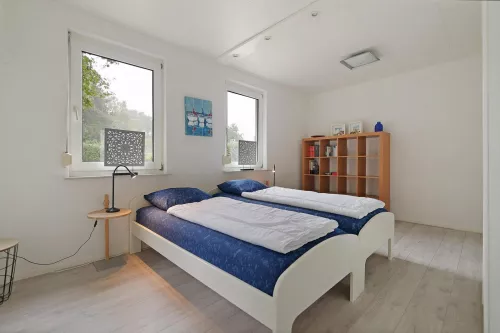 Schlafzimmer mit Doppelbett