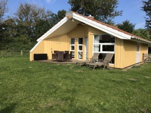 Freistehendes dänisches Ferienhaus mit eingezäuntem Garten 
Spielfläche für Mensch & Tier