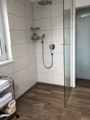 Unter der großen Regendusche lässt es sich gut in den Tag starten.