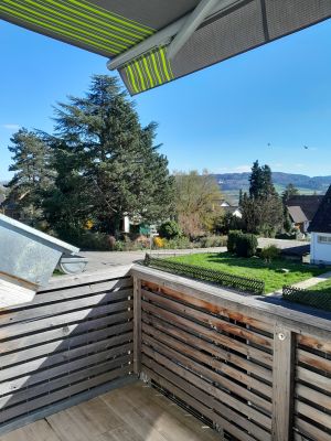 Klein, aber fein! Unser Balkon eignet sich hervorragend für eine Auszeit in der Sonne, eine Tasse Kaffee zu trinken, um etwas zu grillen oder eine Mahlzeit einzunehmen - einfach ausprobieren ;-)