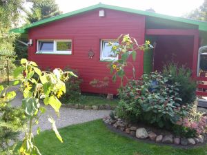 Bild 11: Ferienhaus am Malchiner See mit Motorboot und Kanu
