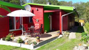 Bild 3: Ferienhaus am Malchiner See mit Motorboot und Kanu