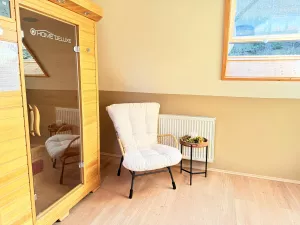 DG Doppelzimmer mit Infrarotsauna Bild 18: Wellness Ferienhaus Schwarzwaldhaus Zwink Enzklösterle Sauna BBQ Garten