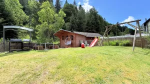 eingezäunter Garten Bild 30: Wellness Ferienhaus Schwarzwaldhaus Zwink Enzklösterle Sauna BBQ Garten