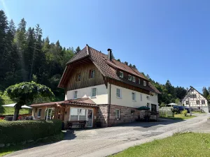 Schwarzwaldhaus Zwink Bild 1: Wellness Ferienhaus Schwarzwaldhaus Zwink Enzklösterle Sauna BBQ Garten